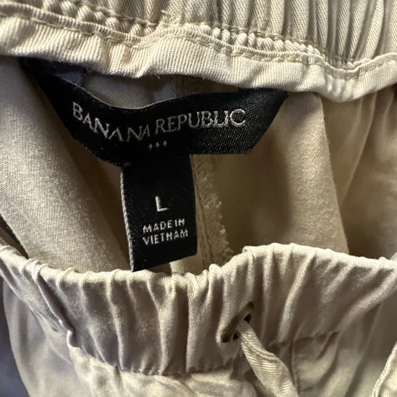 Banana Republic Factory TENCELT™ CARGO JOGGER Size L - Khaki - Great Condition - Picture 5 of 7
